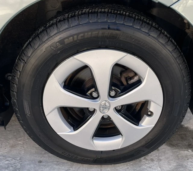 2015 Toyota Prius 3rd Gen - Image 13 of 21