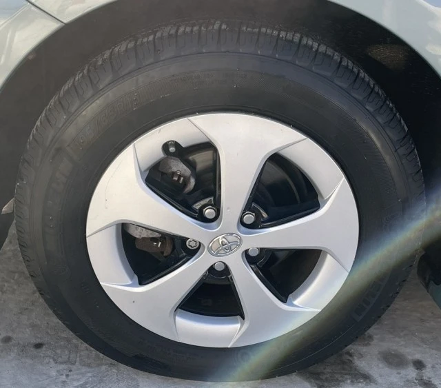 2015 Toyota Prius 3rd Gen - Image 19 of 21