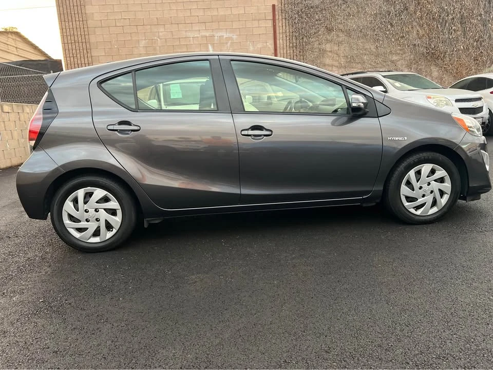 2015 Toyota Prius - Image 5 of 15