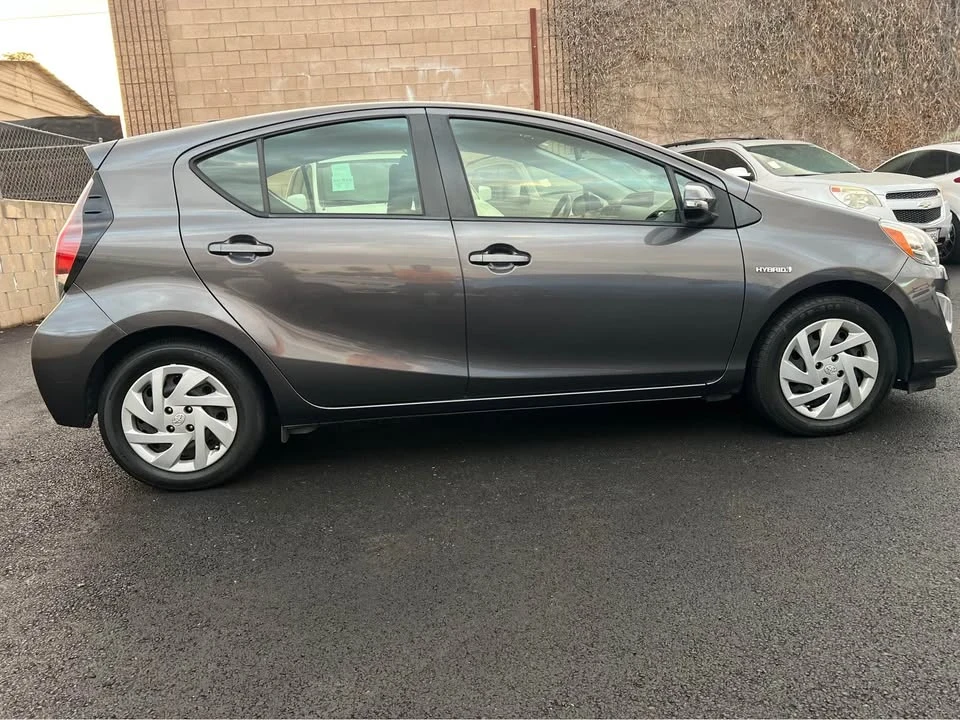 2015 Toyota Prius 3rd Gen - Image 5 of 15