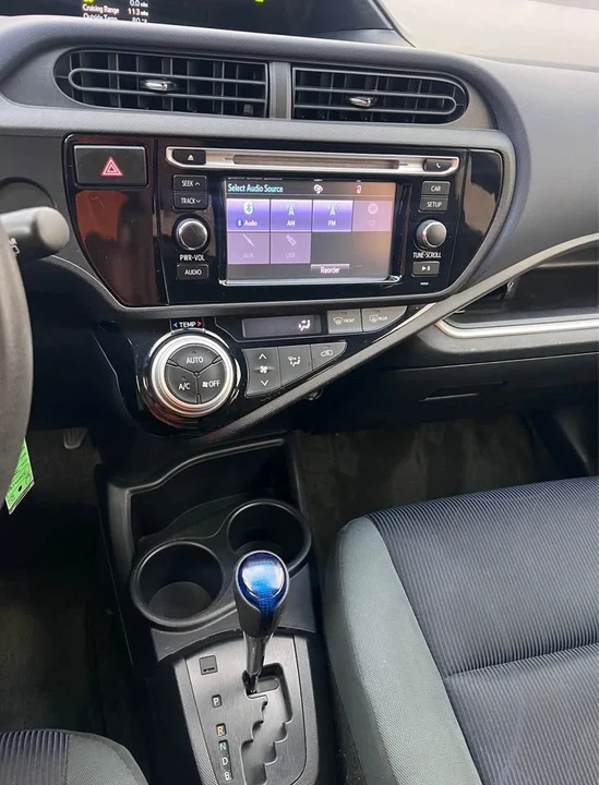 2015 Toyota Prius 3rd Gen - Image 13 of 15