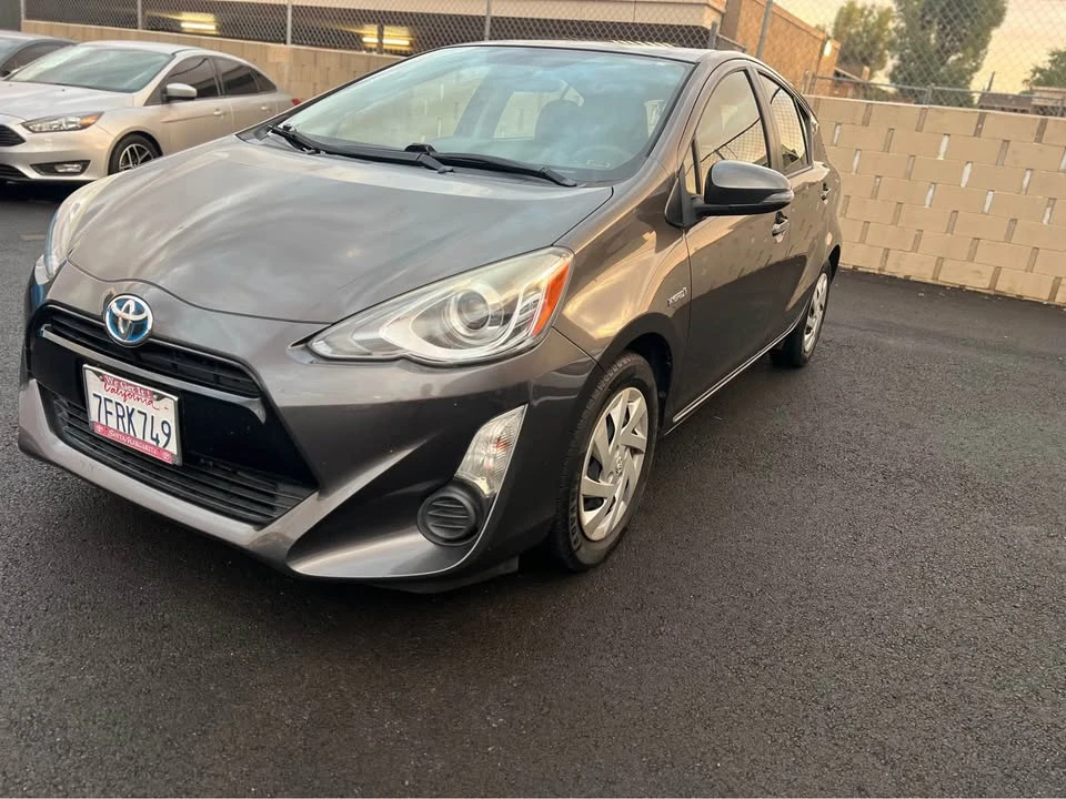 2015 Toyota Prius - Image 2 of 15