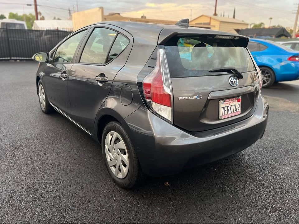 2015 Toyota Prius - Image 7 of 15