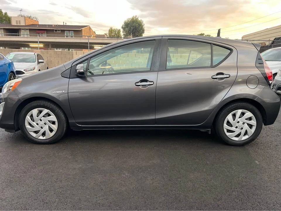2015 Toyota Prius 3rd Gen - Image 8 of 15