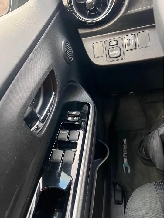 2015 Toyota Prius 3rd Gen - Image 11 of 15