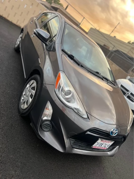 2015 Toyota Prius 3rd Gen - Image 3 of 15