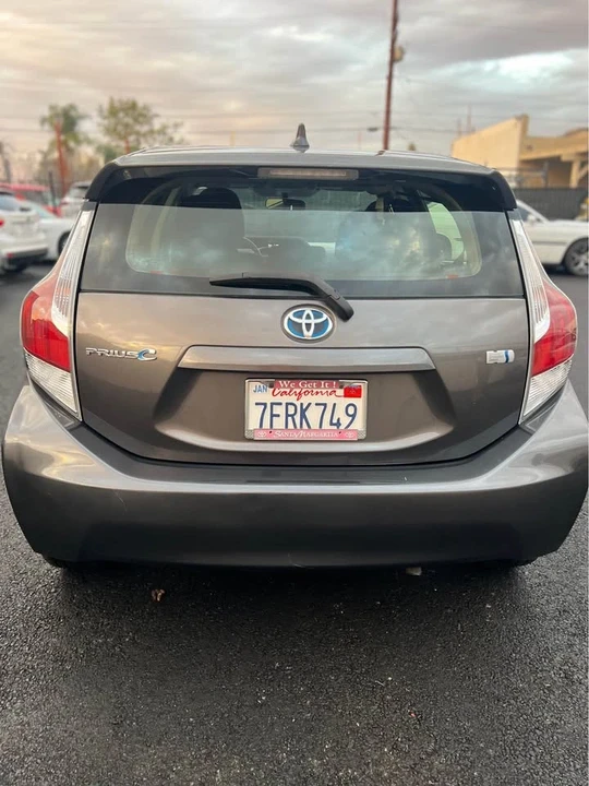 2015 Toyota Prius 3rd Gen - Image 6 of 15
