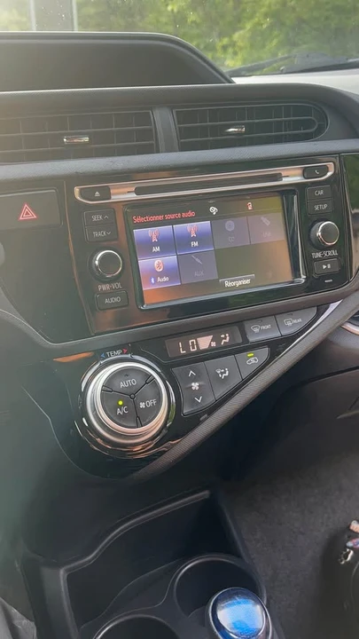 2015 Toyota Prius - Image 12 of 15