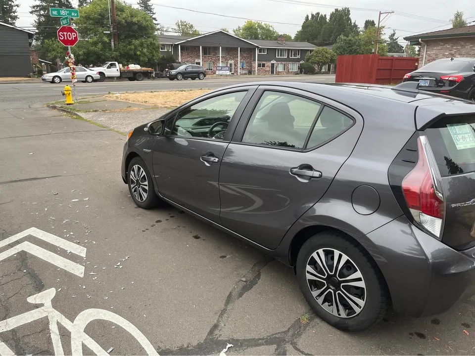 2015 Toyota Prius 3rd Gen - Image 6 of 9