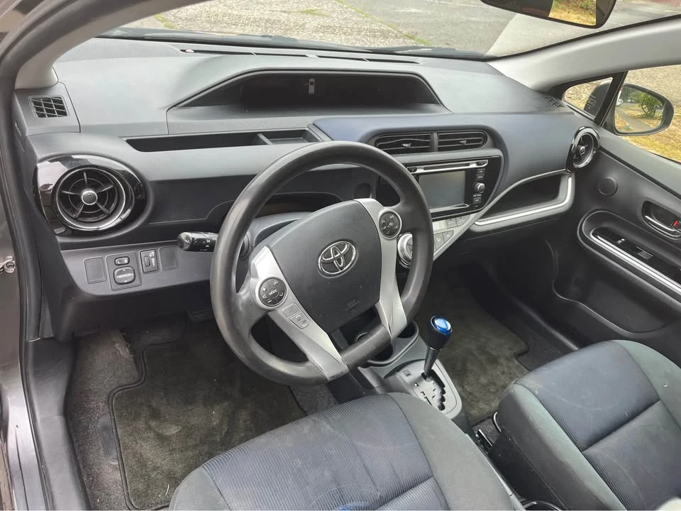 2015 Toyota Prius 3rd Gen - Image 4 of 9