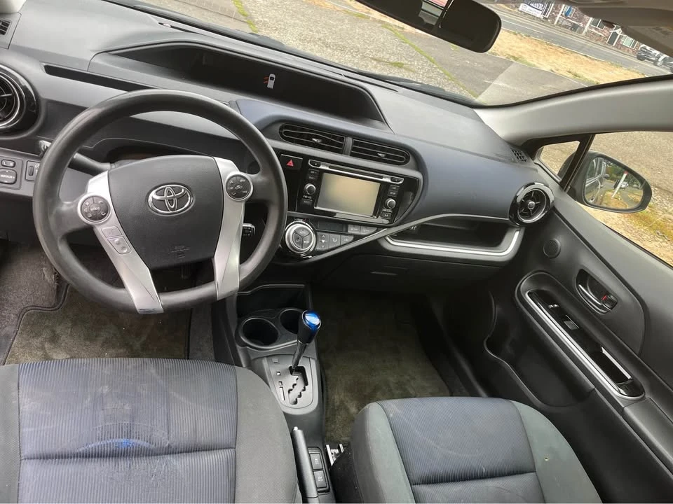 2015 Toyota Prius 3rd Gen - Image 7 of 9