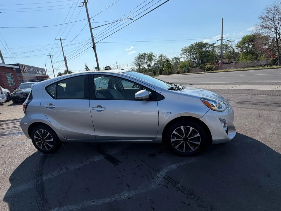 2015 Toyota Prius - Image 3 of 11