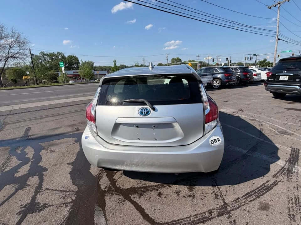 2015 Toyota Prius - Image 5 of 11