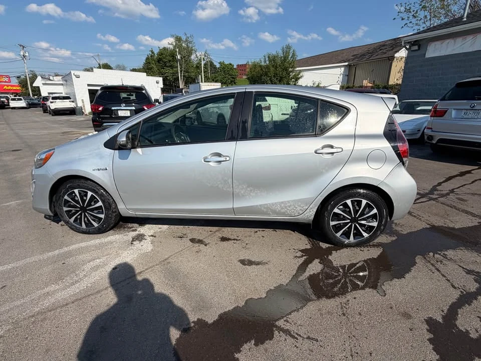 2015 Toyota Prius - Image 7 of 11