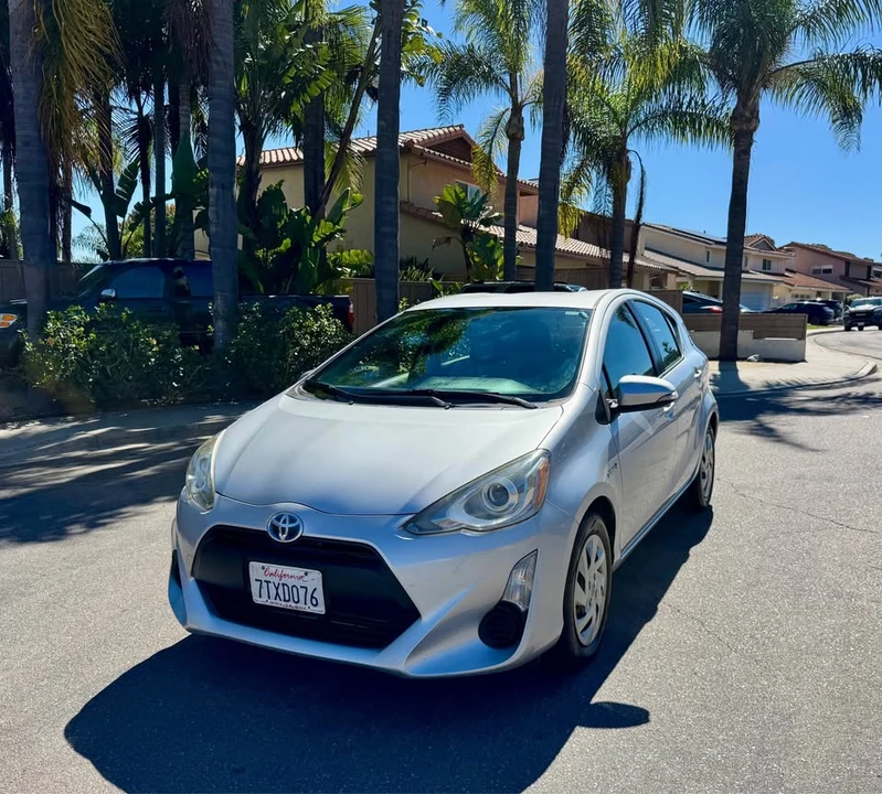 2015 Toyota Prius - Image 4 of 14