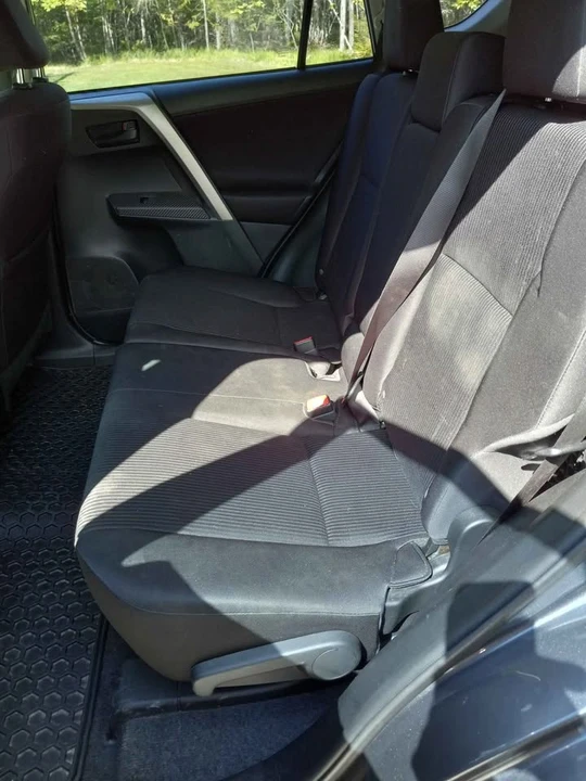 2015 Toyota RAV4 - Image 5 of 12