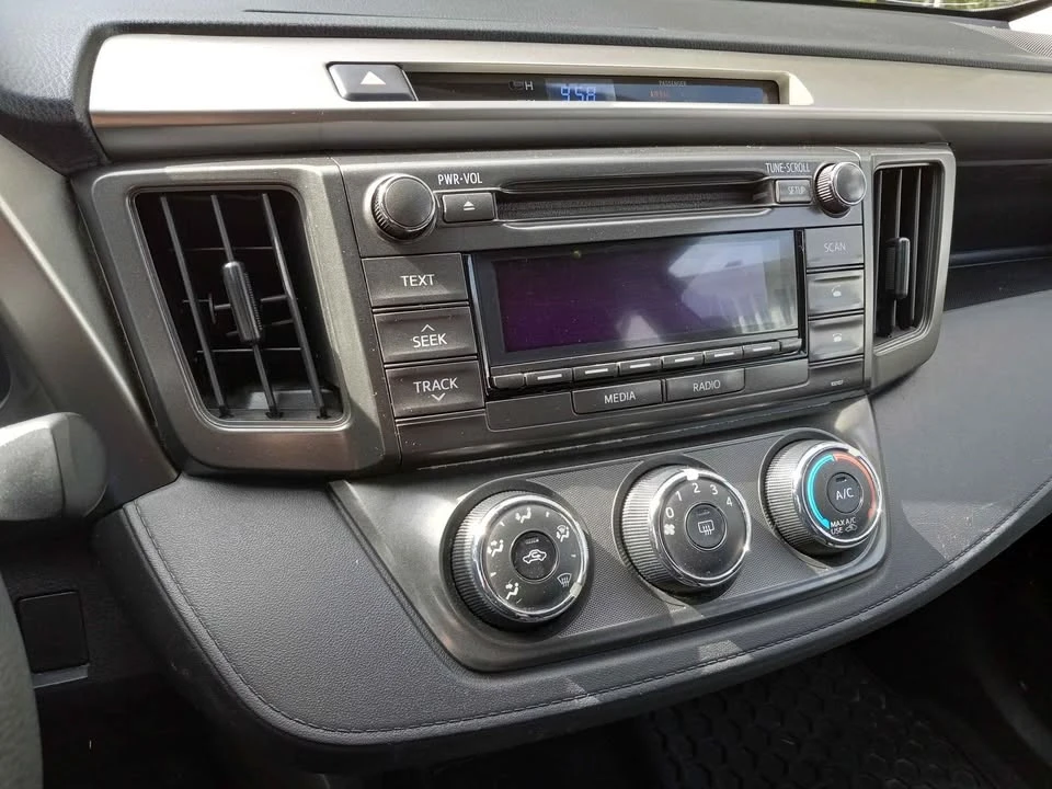 2015 Toyota RAV4 - Image 3 of 12