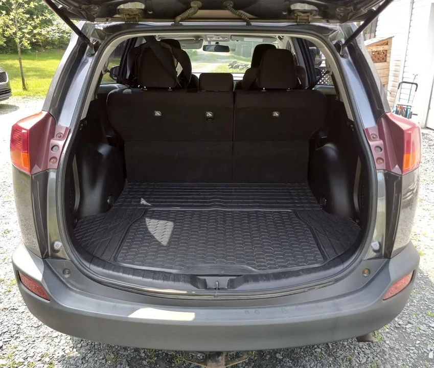 2015 Toyota RAV4 - Image 7 of 12