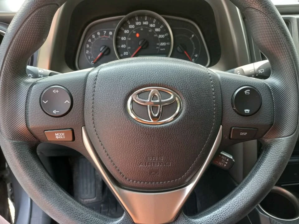 2015 Toyota RAV4 - Image 8 of 12