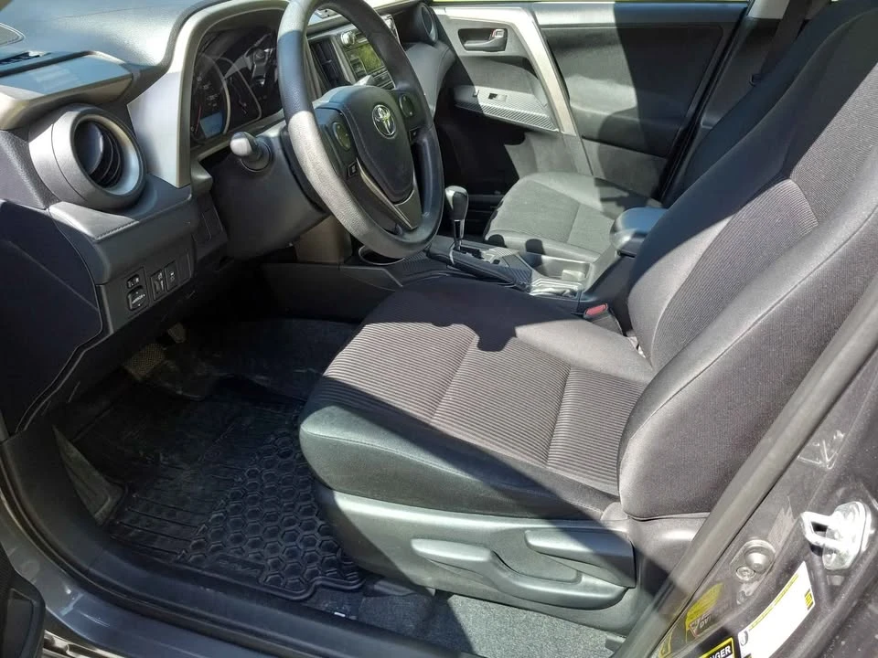 2015 Toyota RAV4 - Image 4 of 12