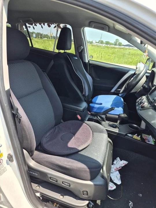 2015 Toyota RAV4 4th Gen - Image 5 of 8
