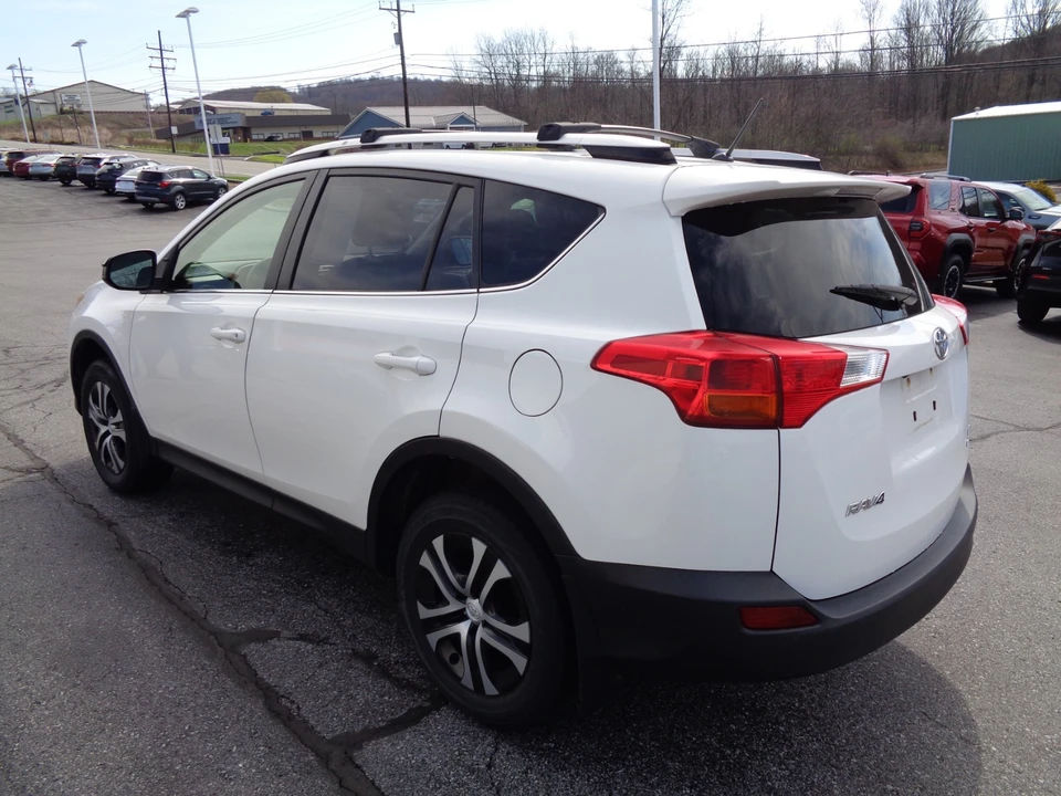 2015 Toyota RAV4 4th Gen - Image 5 of 13