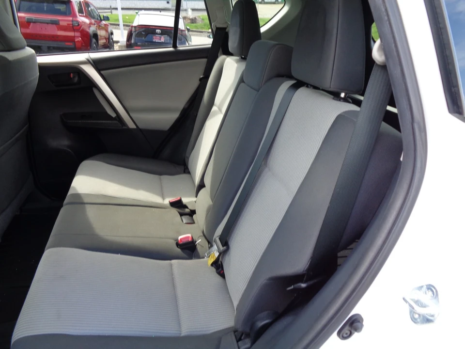 2015 Toyota RAV4 4th Gen - Image 9 of 13
