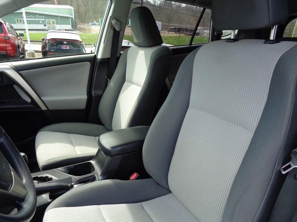 2015 Toyota RAV4 4th Gen - Image 8 of 13