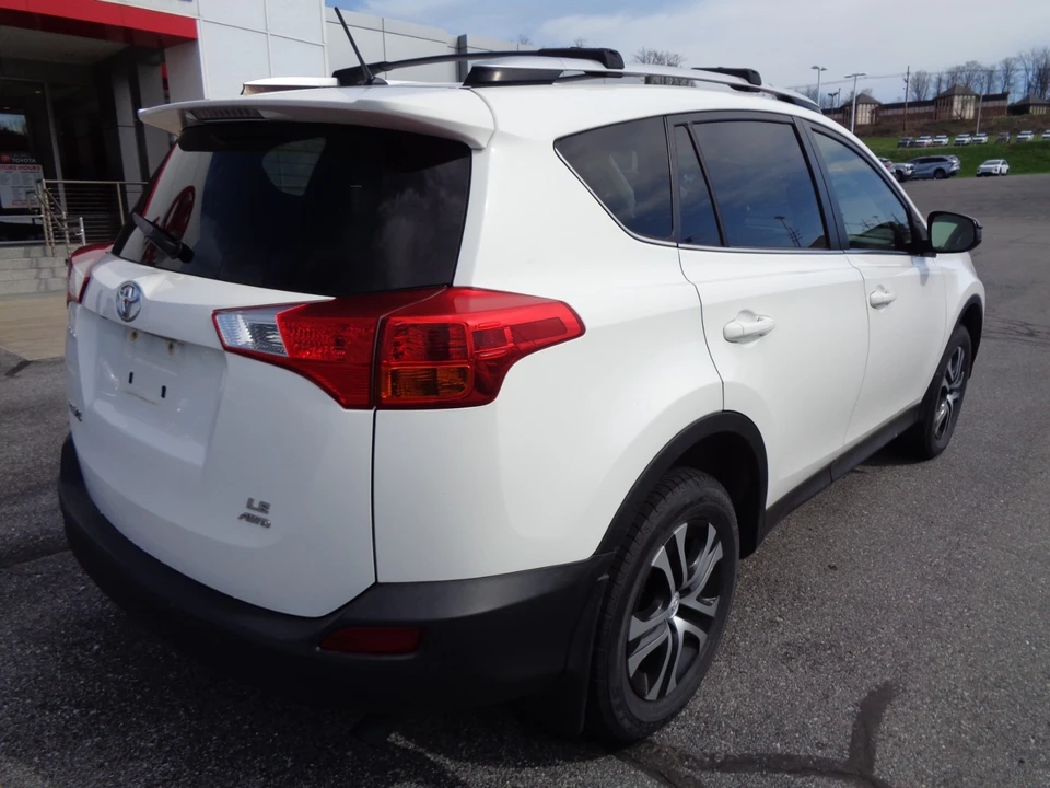 2015 Toyota RAV4 4th Gen - Image 4 of 13