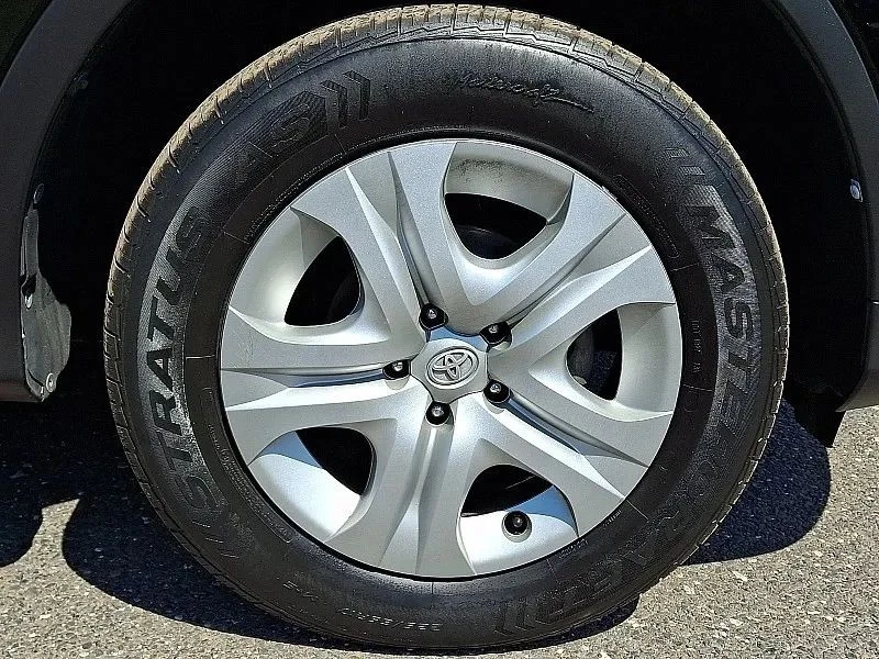 2015 Toyota RAV4 4th Gen - Image 9 of 12