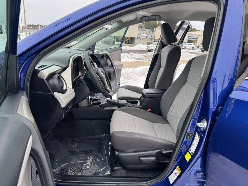 2015 Toyota RAV4 4th Gen - Image 9 of 12