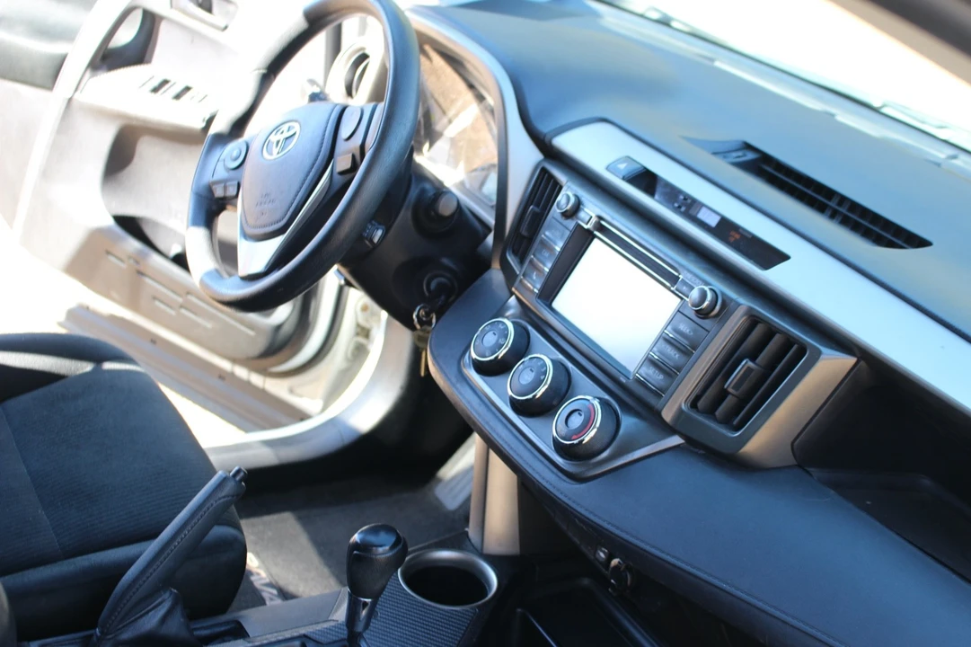 2015 Toyota RAV4 4th Gen - Image 3 of 11