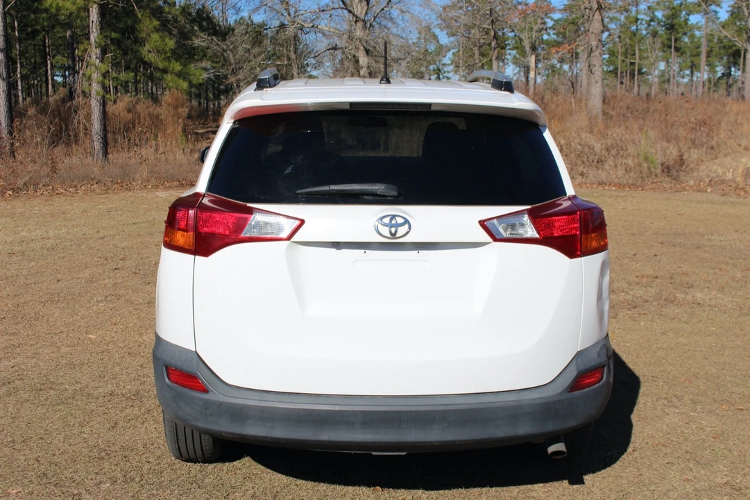 2015 Toyota RAV4 4th Gen - Image 6 of 11