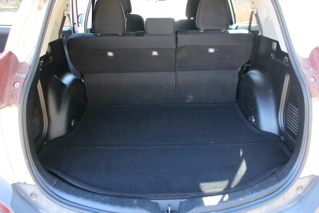 2015 Toyota RAV4 4th Gen - Image 5 of 11