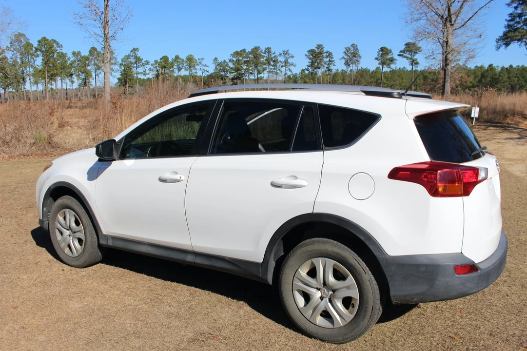 2015 Toyota RAV4 4th Gen - Image 8 of 11