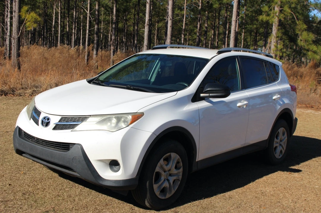 2015 Toyota RAV4 4th Gen - Image 2 of 11