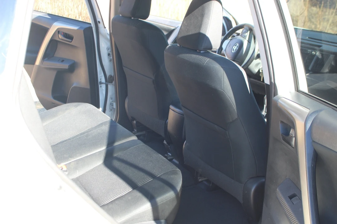 2015 Toyota RAV4 4th Gen - Image 9 of 11