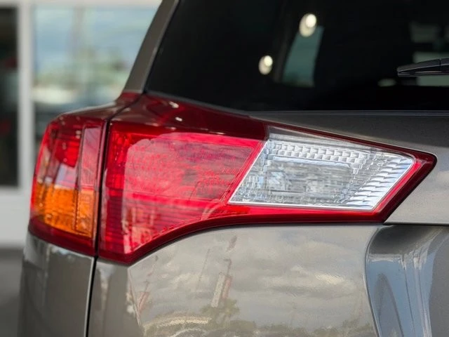 2015 Toyota RAV4 4th Gen - Image 10 of 21