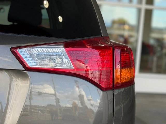 2015 Toyota RAV4 4th Gen - Image 12 of 21