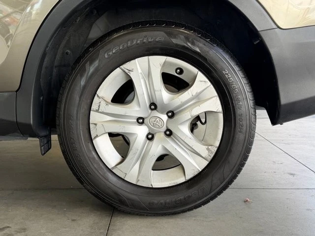 2015 Toyota RAV4 4th Gen - Image 15 of 21