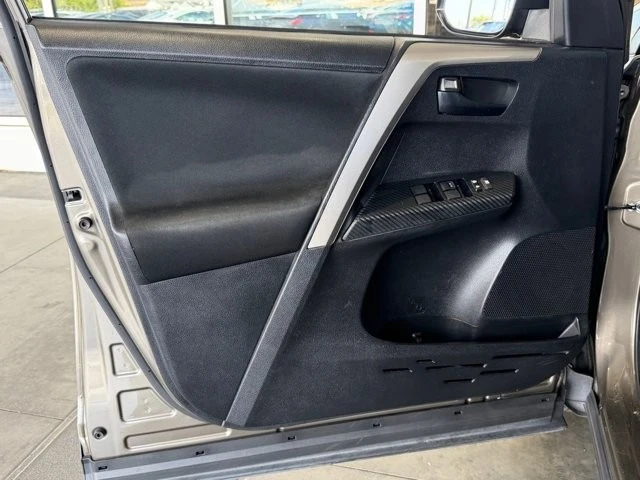 2015 Toyota RAV4 4th Gen - Image 17 of 21