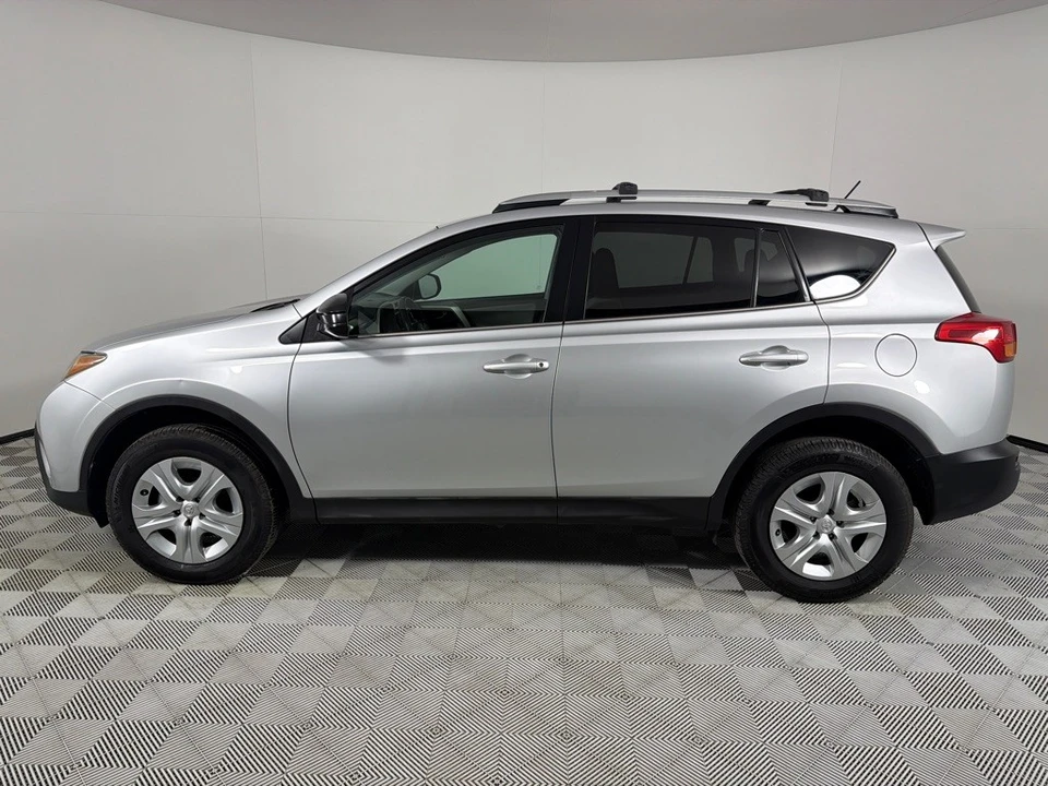 2015 Toyota RAV4 4th Gen - Image 8 of 21