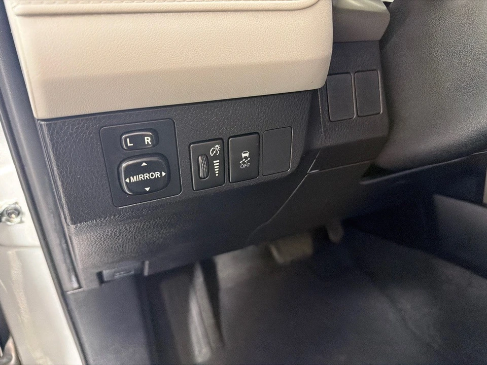 2015 Toyota RAV4 4th Gen - Image 13 of 21