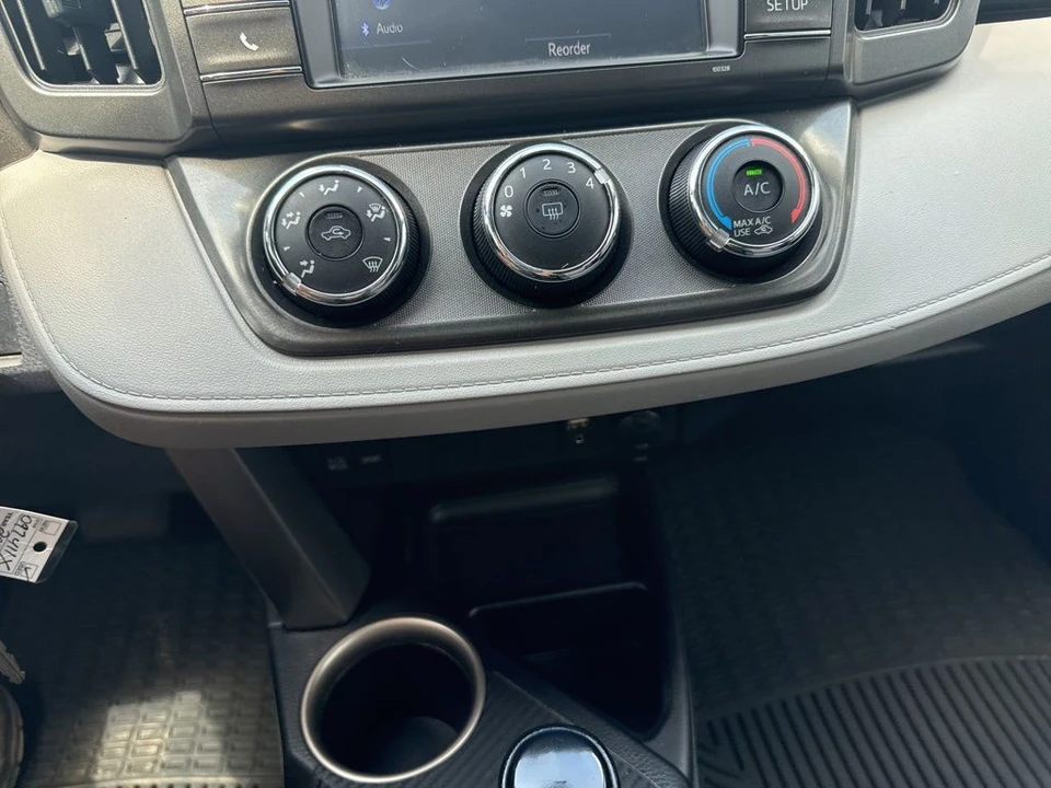 2015 Toyota RAV4 4th Gen - Image 28 of 30