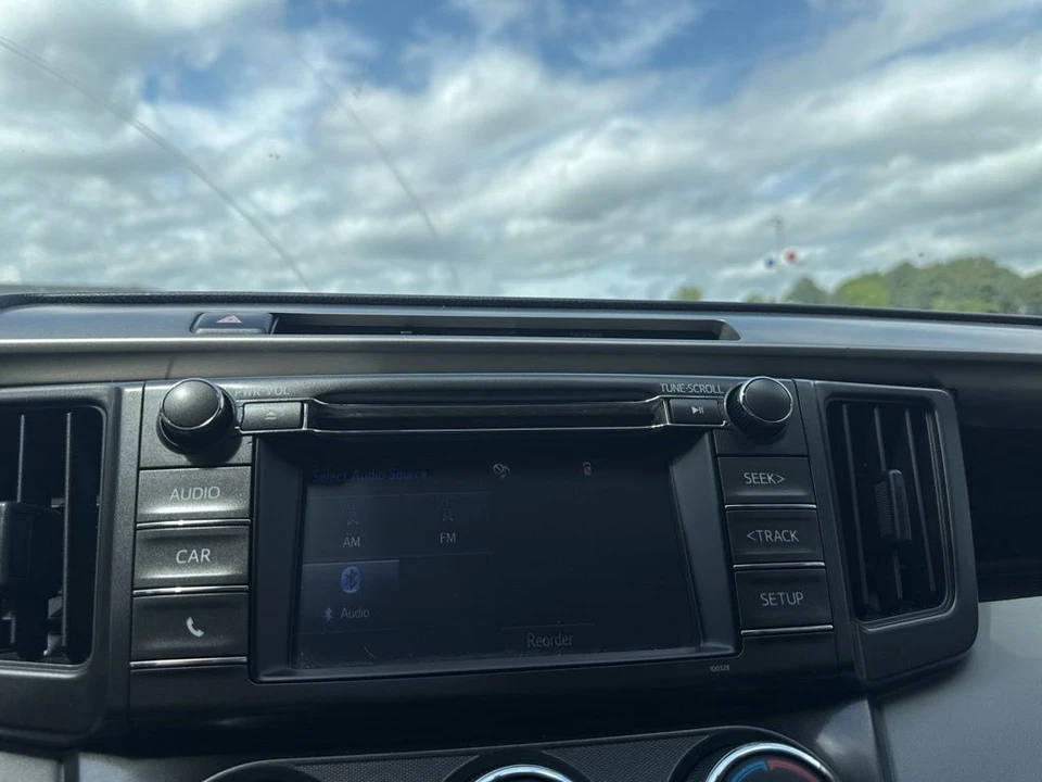 2015 Toyota RAV4 4th Gen - Image 27 of 30