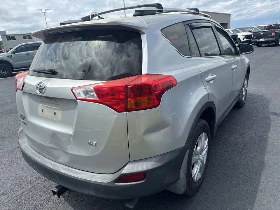 2015 Toyota RAV4 4th Gen - Image 5 of 30