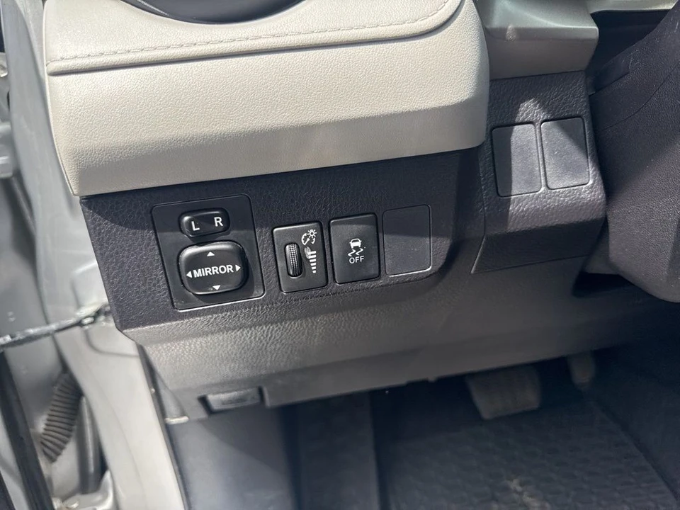 2015 Toyota RAV4 4th Gen - Image 23 of 30