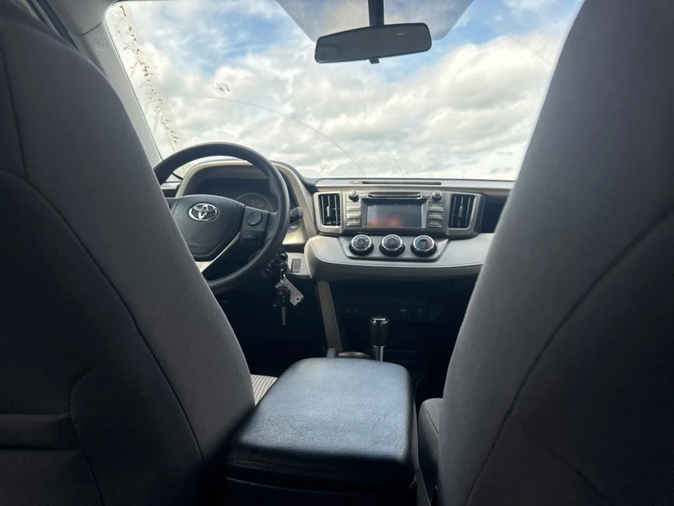 2015 Toyota RAV4 4th Gen - Image 17 of 30