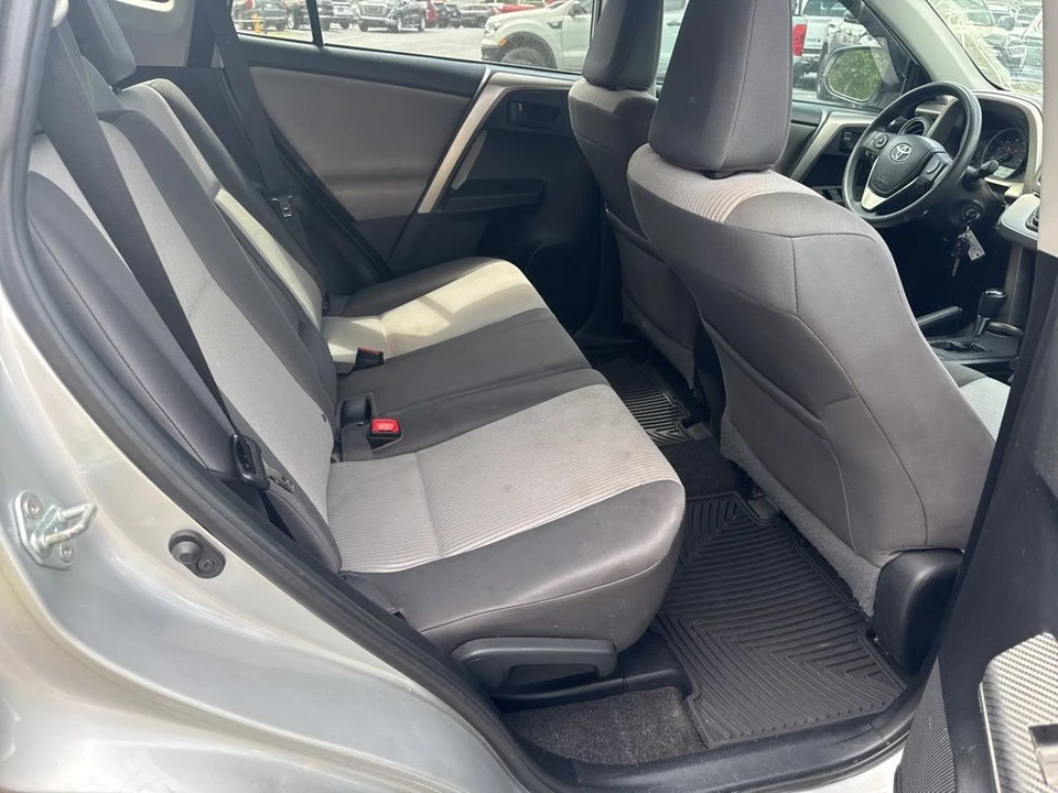 2015 Toyota RAV4 4th Gen - Image 15 of 30