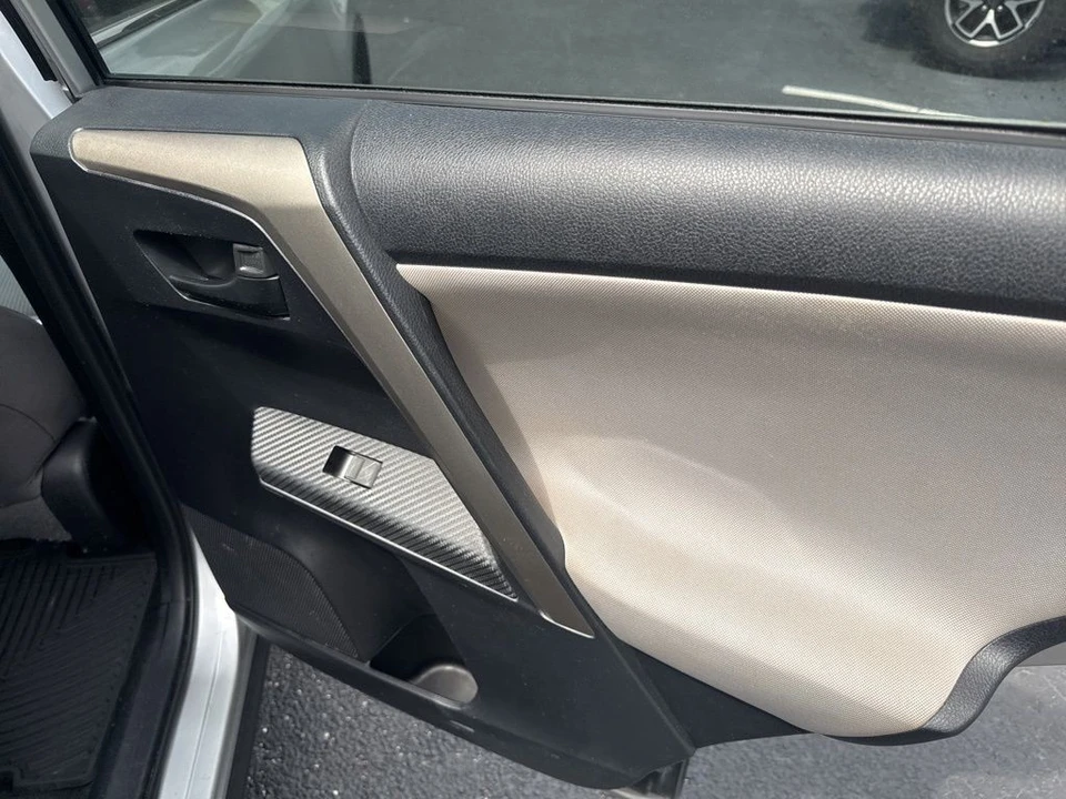2015 Toyota RAV4 4th Gen - Image 16 of 30